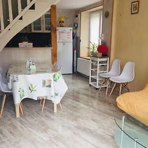 Hébergement de vacances Petite Maison Au Cœur De L Auvergne, Jumeaux